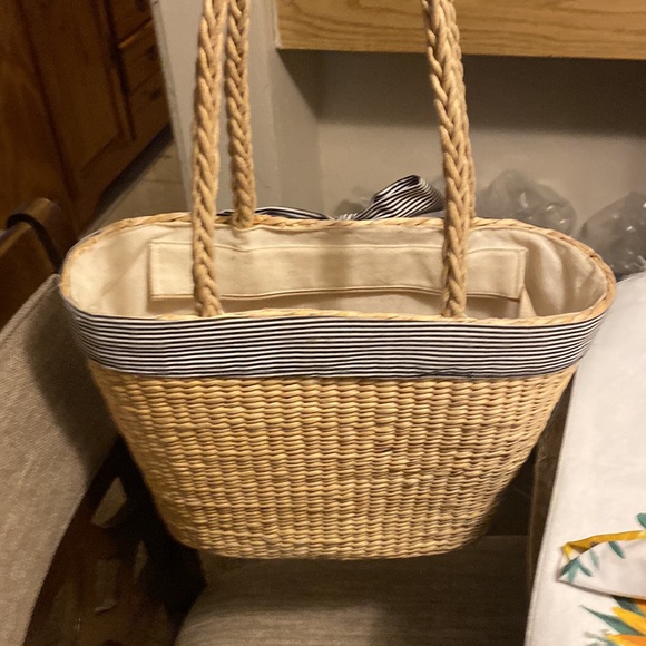 Adorable light tan straw purse with large striped bowPERFECT EASTER BAG - Picture 5 of 7